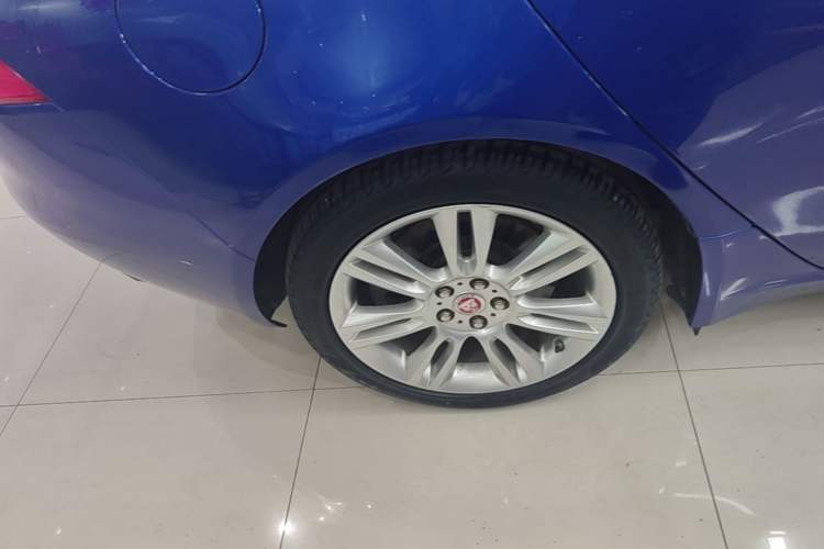 Used Jaguar XEL 2019 2.0T 200 PS Deluxe Edition Right Rear Wheel Hub
