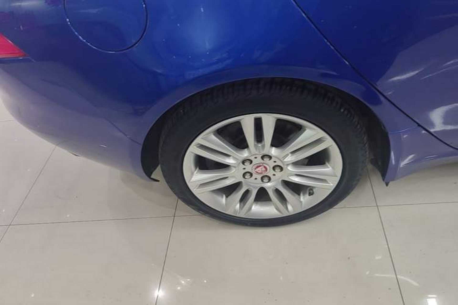 Used Jaguar XEL 2019 2.0T 200 PS Deluxe Edition Right Rear Wheel Hub