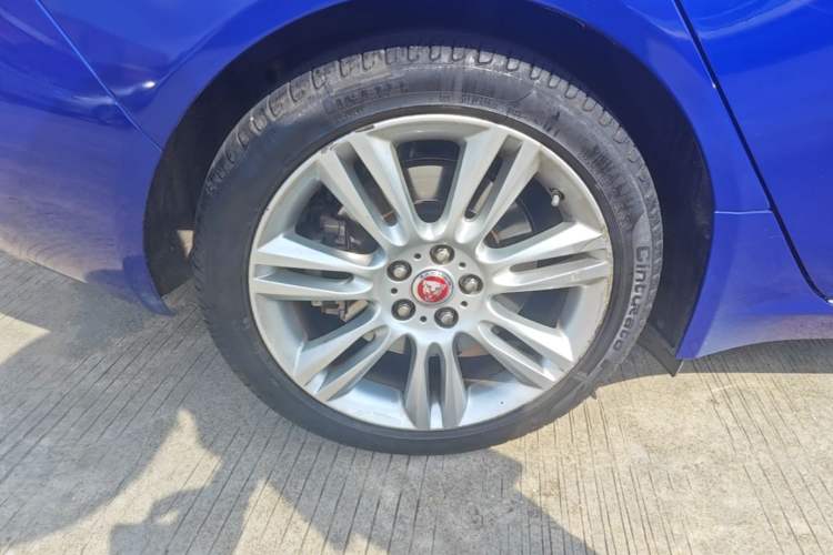 Used Jaguar XEL 2019 2.0T 200 PS Deluxe Edition Right Rear Wheel Hub