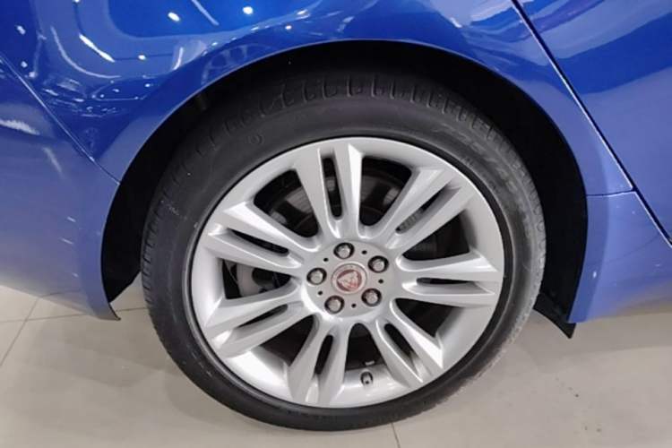 Used Jaguar XEL 2019 2.0T 200 PS Deluxe Edition Right Rear Wheel Hub