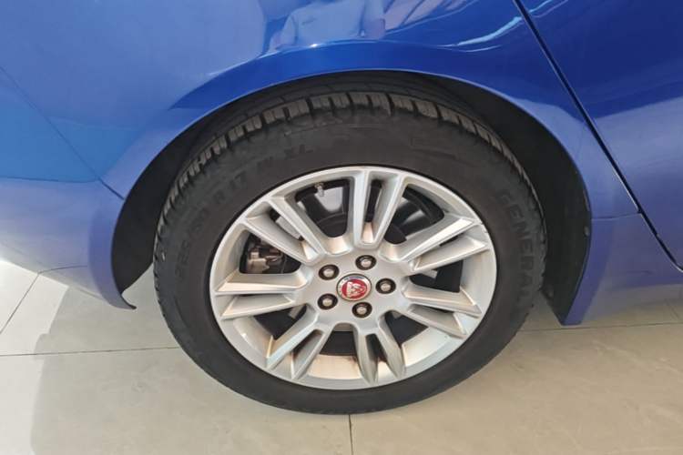 Used Jaguar XEL 2019 2.0T 200 PS Luxury Edition Right Rear Wheel Hub