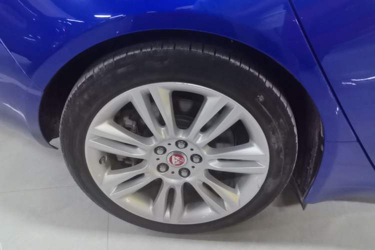 Used Jaguar XEL 2019 2.0T 200 PS Deluxe Edition Right Rear Wheel Hub