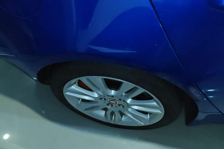 Used Jaguar XEL 2019 2.0T 200 PS Deluxe Edition Right Rear Wheel Hub