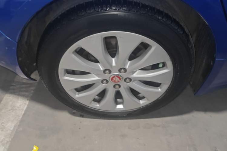 Used Jaguar XEL 2019 2.0T 200 PS Elite Edition Right Rear Wheel Hub