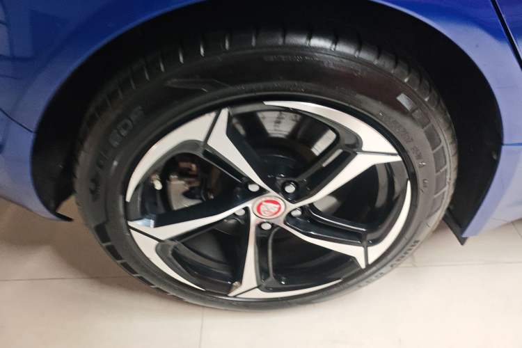Used Jaguar XEL 2019 2.0T 200 PS Elite Edition Right Rear Wheel Hub
