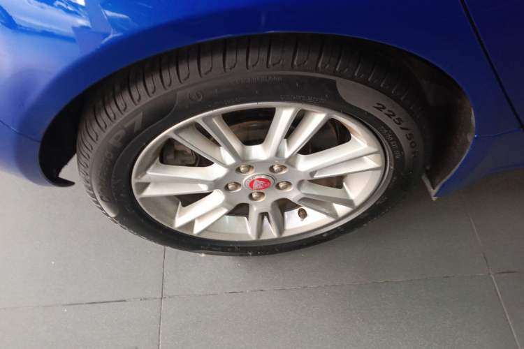 Used Jaguar XEL 2019 2.0T 200 PS Luxury Edition Right Rear Wheel Hub