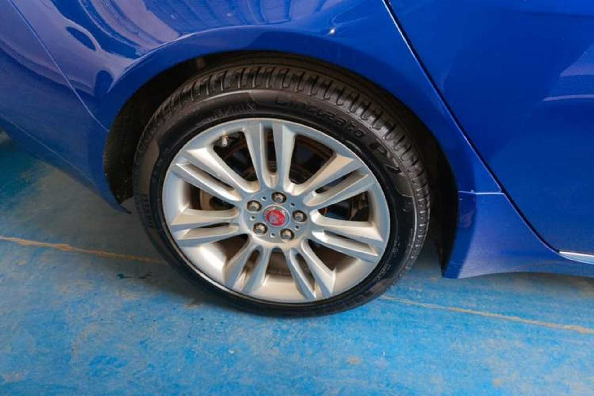 Used Jaguar XEL 2019 2.0T 200 PS Deluxe Edition Right Rear Wheel Hub