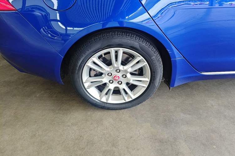 Used Jaguar XEL 2019 2.0T 200 PS Luxury Edition Right Rear Wheel Hub