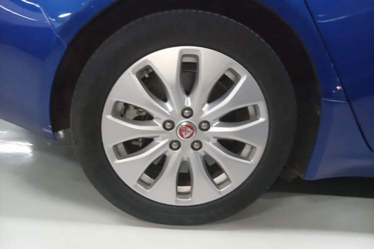 Used Jaguar XEL 2019 2.0T 200 PS Elite Edition Right Rear Wheel Hub