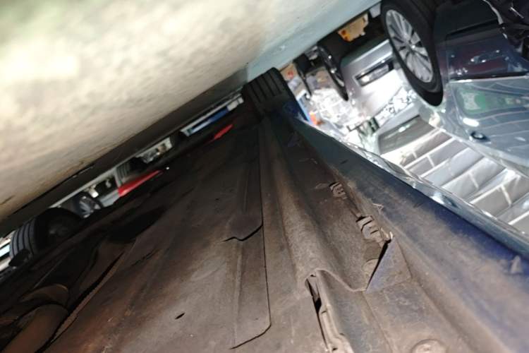 Used Jaguar XEL 2019 2.0T 200 PS Deluxe Edition Right Side Sill