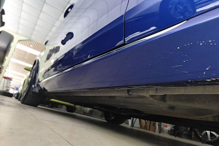 Used Jaguar XEL 2019 2.0T 200 PS Deluxe Edition Right Side Sill