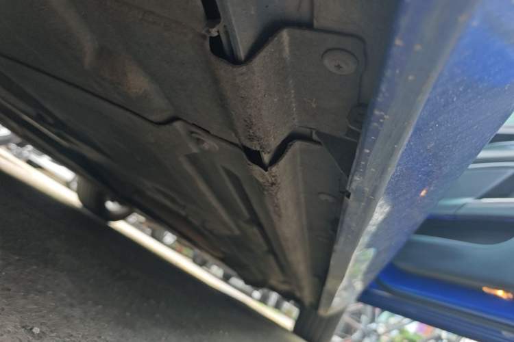 Used Jaguar XEL 2019 2.0T 200 PS Deluxe Edition Right Side Sill
