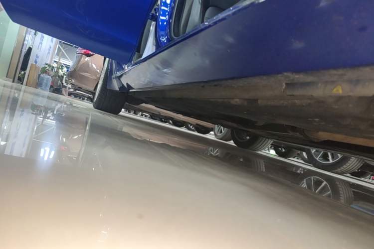 Used Jaguar XEL 2019 2.0T 200 PS Deluxe Edition Right Side Sill
