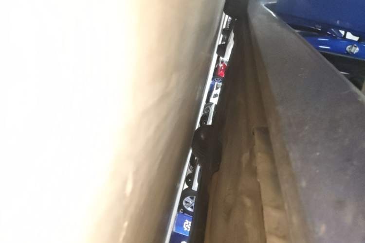 Used Jaguar XEL 2019 2.0T 200 PS Deluxe Edition Right Side Sill