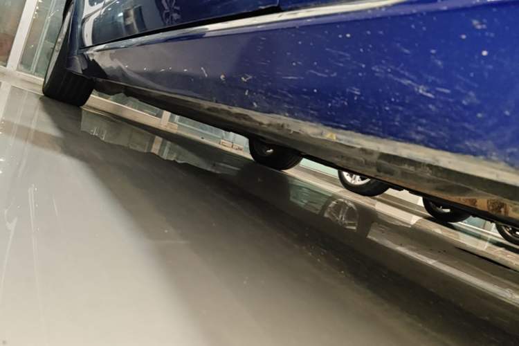Used Jaguar XEL 2019 2.0T 200 PS Deluxe Edition Right Side Sill