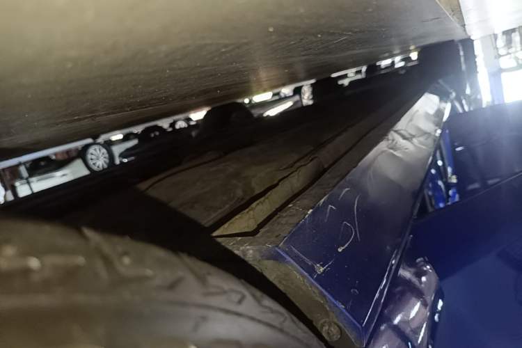 Used Jaguar XEL 2019 2.0T 200 PS Deluxe Edition Right Side Sill