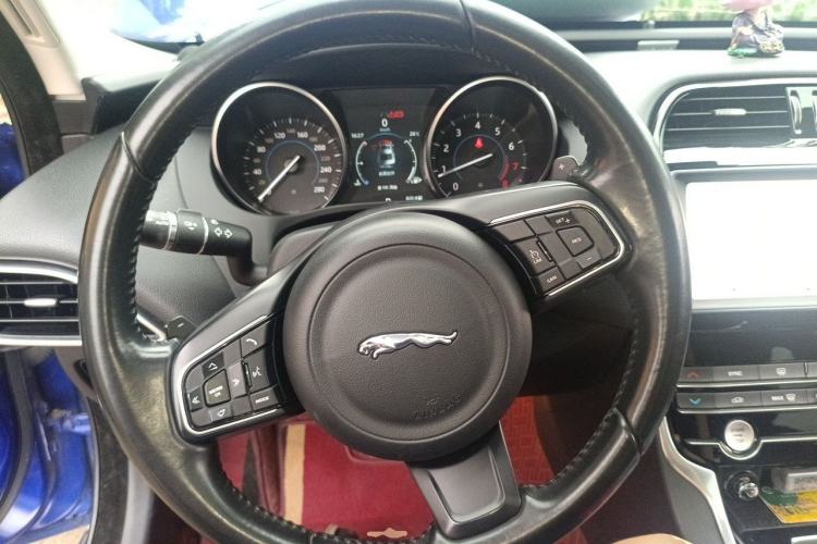 Used Jaguar XEL 2019 2.0T 200 PS Elite Edition Steering Wheel