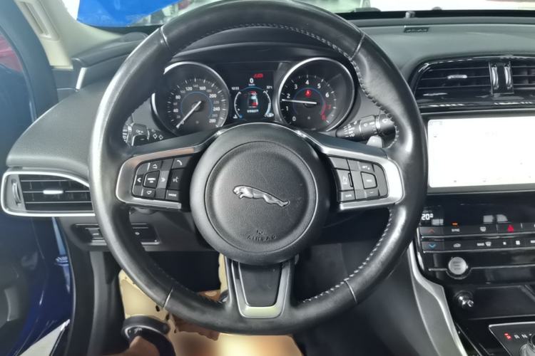 Used Jaguar XEL 2019 2.0T 200 PS Luxury Edition Steering Wheel