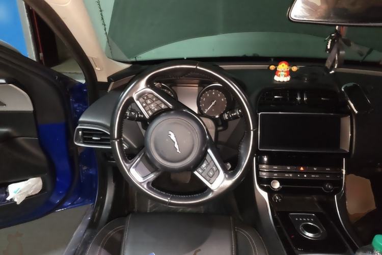 Used Jaguar XEL 2019 2.0T 200 PS Elite Edition Steering Wheel