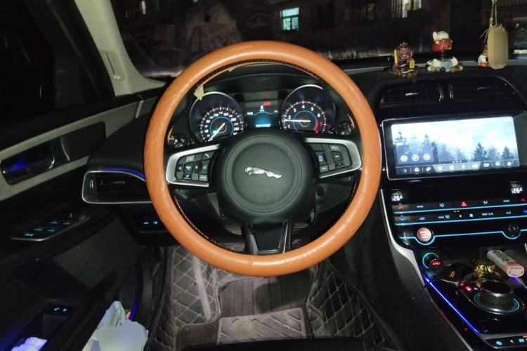 Used Jaguar XEL 2019 2.0T 200 PS Luxury Edition Steering Wheel