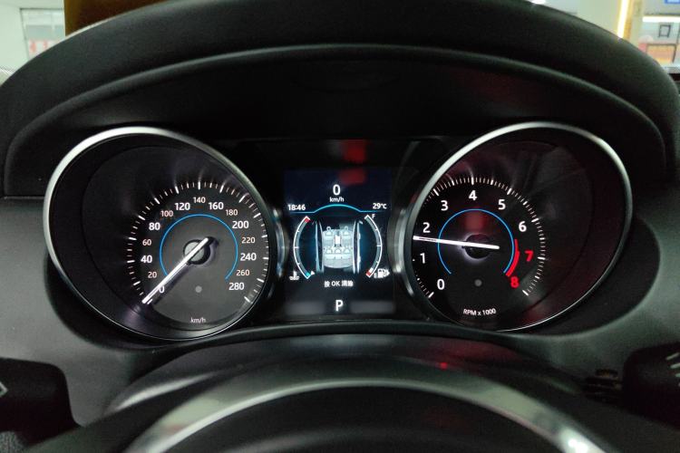 Used Jaguar XEL 2019 2.0T 200 PS Luxury Edition Steering Wheel