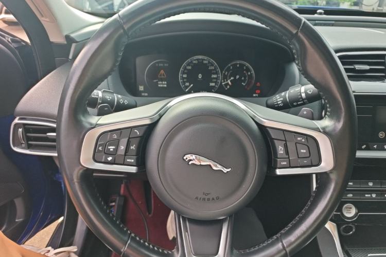 Used Jaguar XEL 2019 2.0T 200 PS Deluxe Edition Steering Wheel