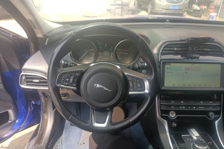 Used Jaguar XEL 2019 2.0T 200 PS Luxury Edition Steering Wheel