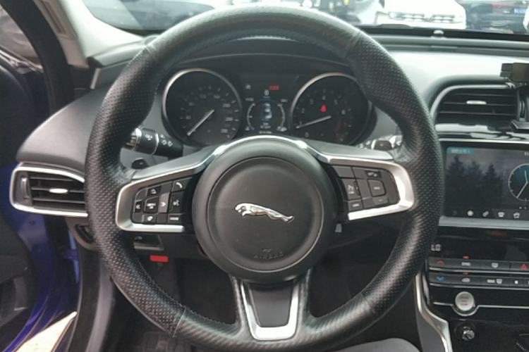 Used Jaguar XEL 2019 2.0T 200 PS Luxury Edition Steering Wheel