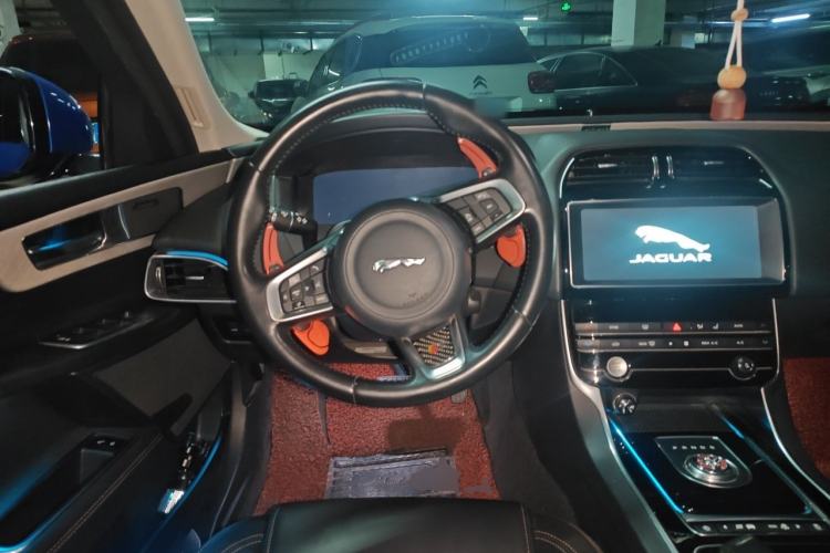 Used Jaguar XEL 2019 2.0T 250 PS Premium Edition Steering Wheel