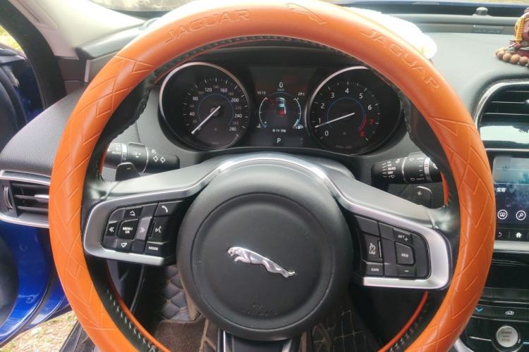 Used Jaguar XEL 2019 2.0T 200 PS Luxury Edition Steering Wheel