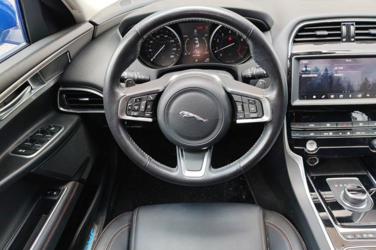Used Jaguar XEL 2019 2.0T 200 PS Elite Edition Steering Wheel