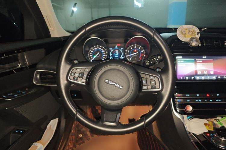 Used Jaguar XEL 2019 2.0T 200 PS Elite Edition Steering Wheel