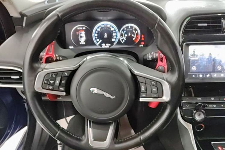 Used Jaguar XEL 2019 2.0T 200 PS Deluxe Edition Steering Wheel