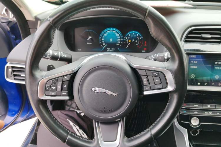 Used Jaguar XEL 2019 2.0T 200 PS Deluxe Edition Steering Wheel
