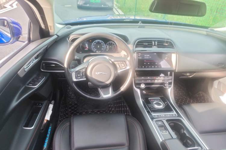 Used Jaguar XEL 2019 2.0T 250 PS Premium Edition Steering Wheel