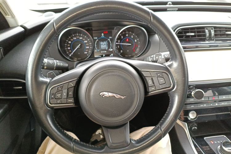 Used Jaguar XEL 2019 2.0T 200 PS Elite Edition Steering Wheel