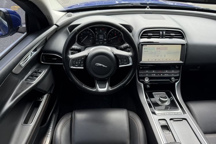 Used Jaguar XEL 2019 2.0T 200 PS Luxury Edition Steering Wheel