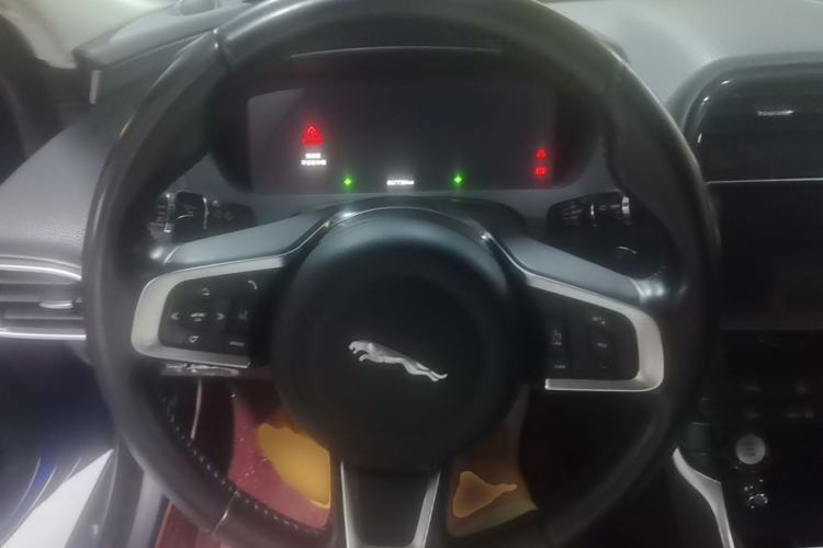 Used Jaguar XEL 2019 2.0T 200 PS Deluxe Edition Steering Wheel