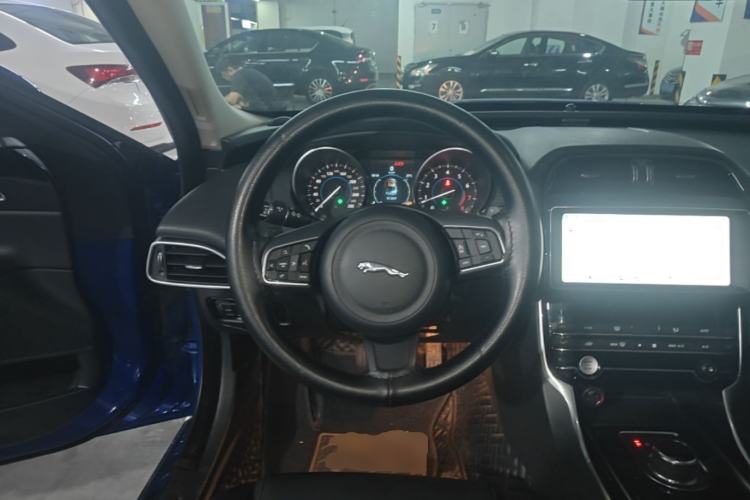 Used Jaguar XEL 2019 2.0T 200 PS Elite Edition Steering Wheel