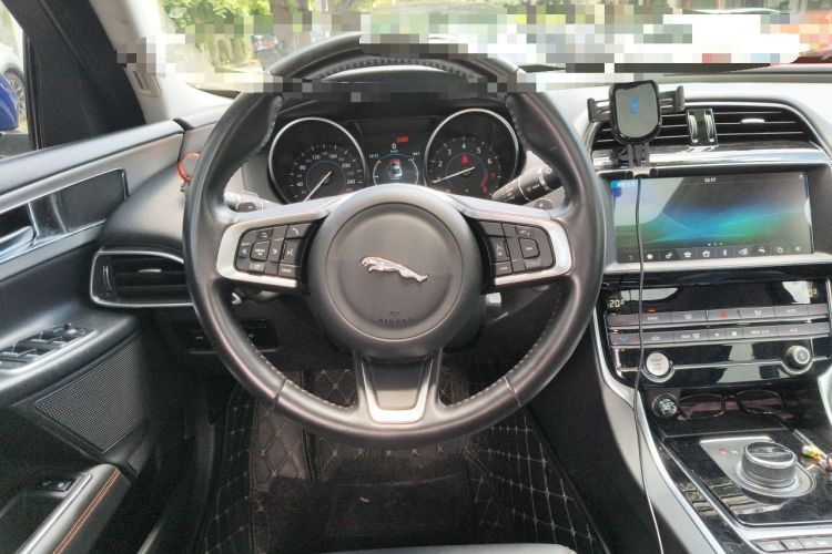 Used Jaguar XEL 2019 2.0T 200 PS Luxury Edition Steering Wheel