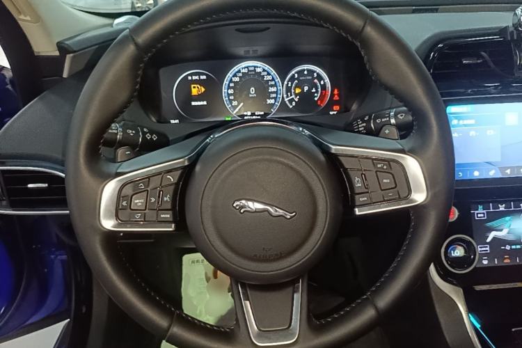 Used Jaguar XEL 2019 2.0T 200 PS Deluxe Edition Steering Wheel