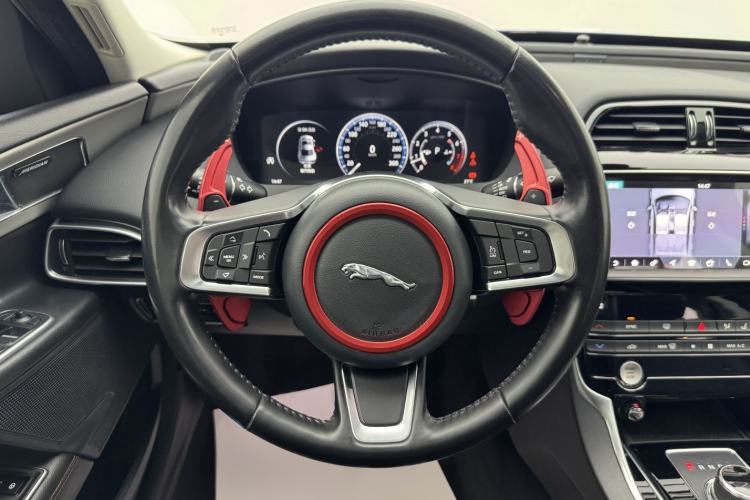 Used Jaguar XEL 2019 2.0T 200 PS Deluxe Edition Steering Wheel