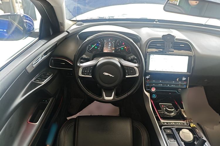 Used Jaguar XEL 2019 2.0T 200 PS Luxury Edition Steering Wheel