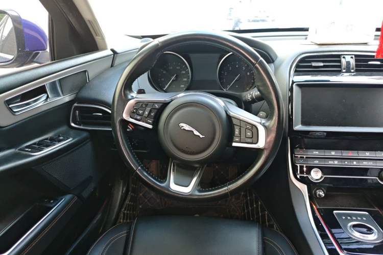 Used Jaguar XEL 2019 2.0T 200 PS Luxury Edition Steering Wheel