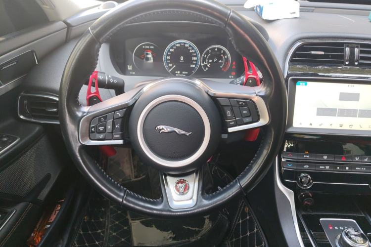 Used Jaguar XEL 2019 2.0T 200 PS Deluxe Edition Steering Wheel
