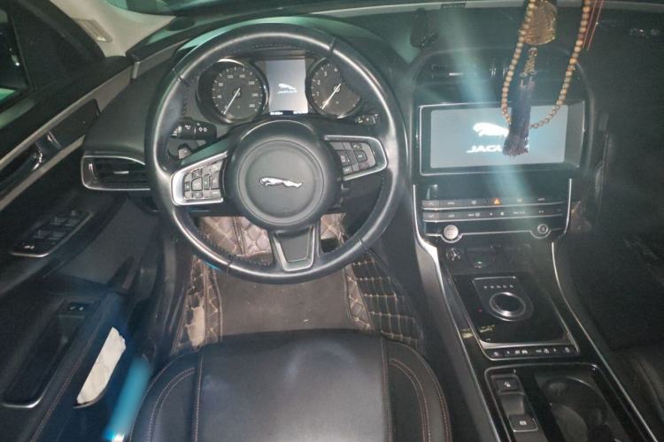 Used Jaguar XEL 2019 2.0T 200 PS Luxury Edition Steering Wheel