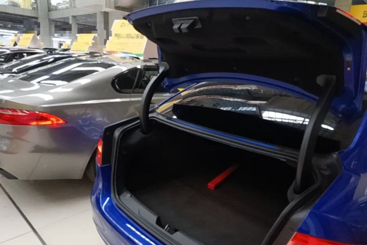 Used Jaguar XEL 2019 2.0T 200 PS Deluxe Edition Trunk