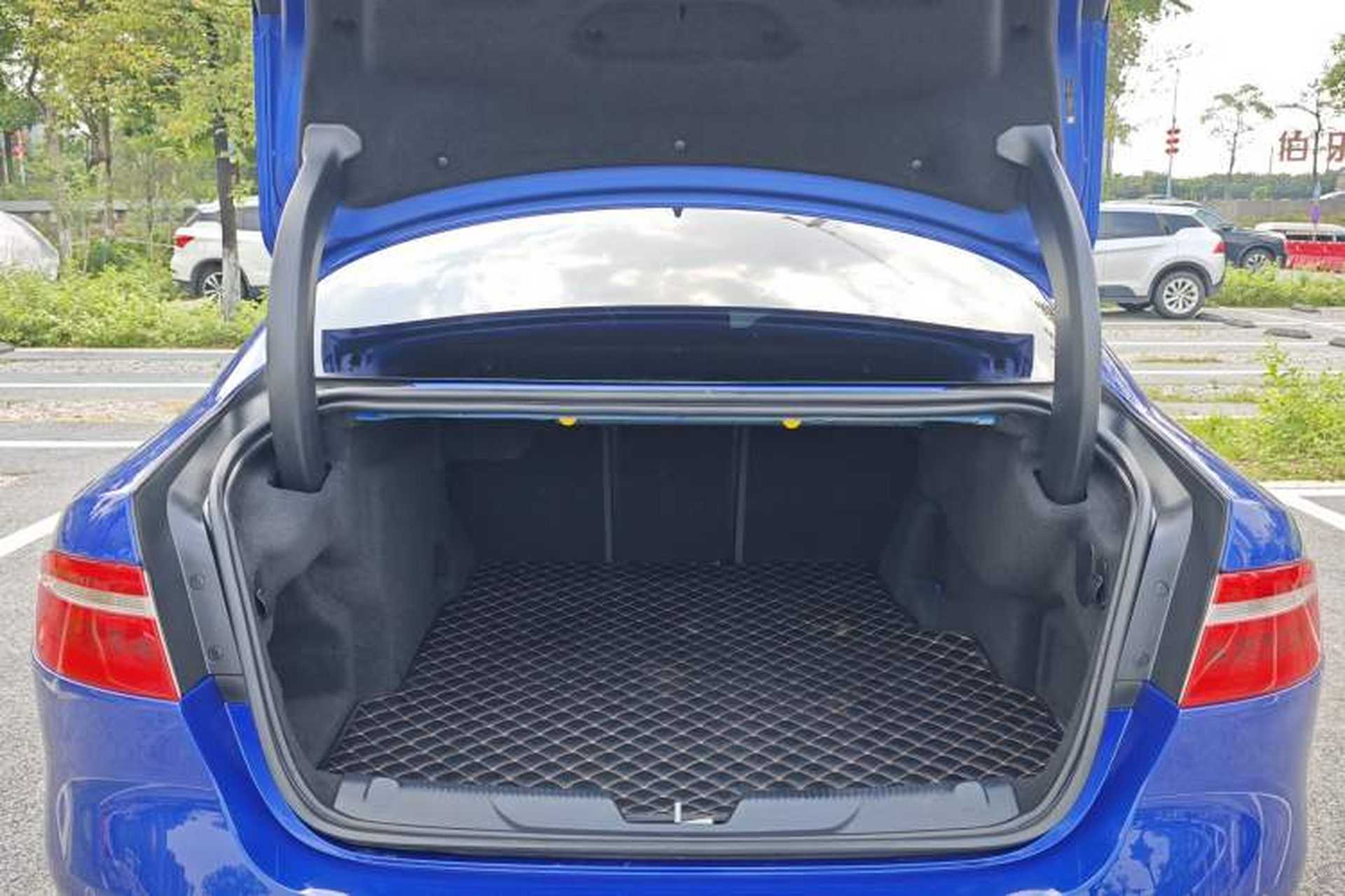 Used Jaguar XEL 2019 2.0T 200 PS Deluxe Edition Trunk