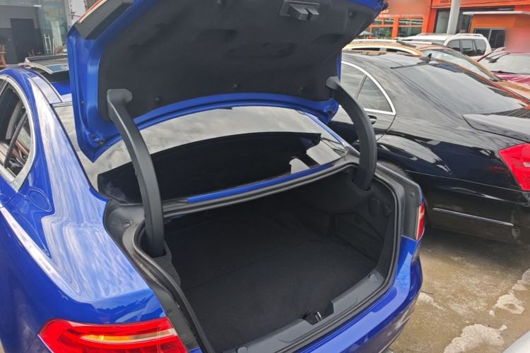 Used Jaguar XEL 2019 2.0T 200 PS Deluxe Edition Trunk