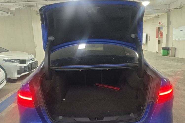 Used Jaguar XEL 2019 2.0T 200 PS Deluxe Edition Trunk